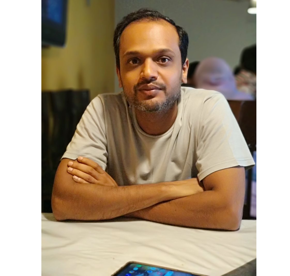 Profile Picture of Adrián Moreno (@zetxek), working side by side with a colleague: sitting on a desk, while looking at a screen